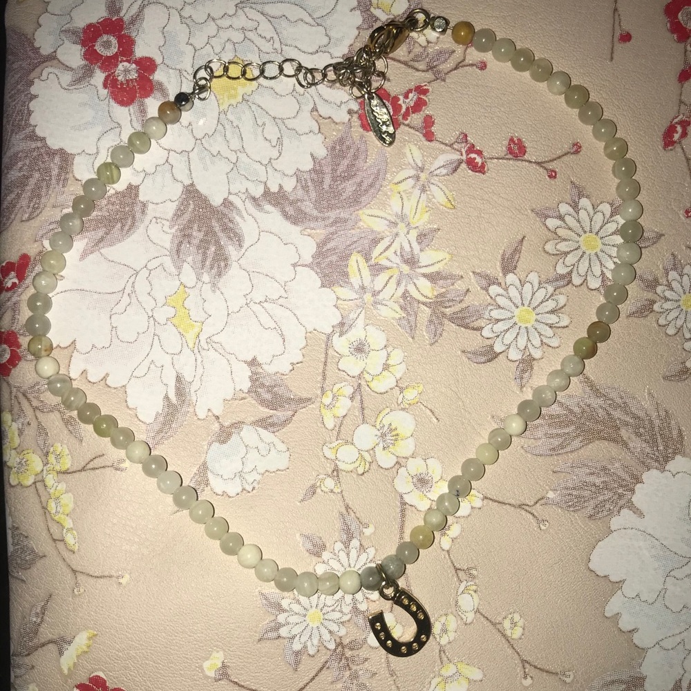 Boutique choker